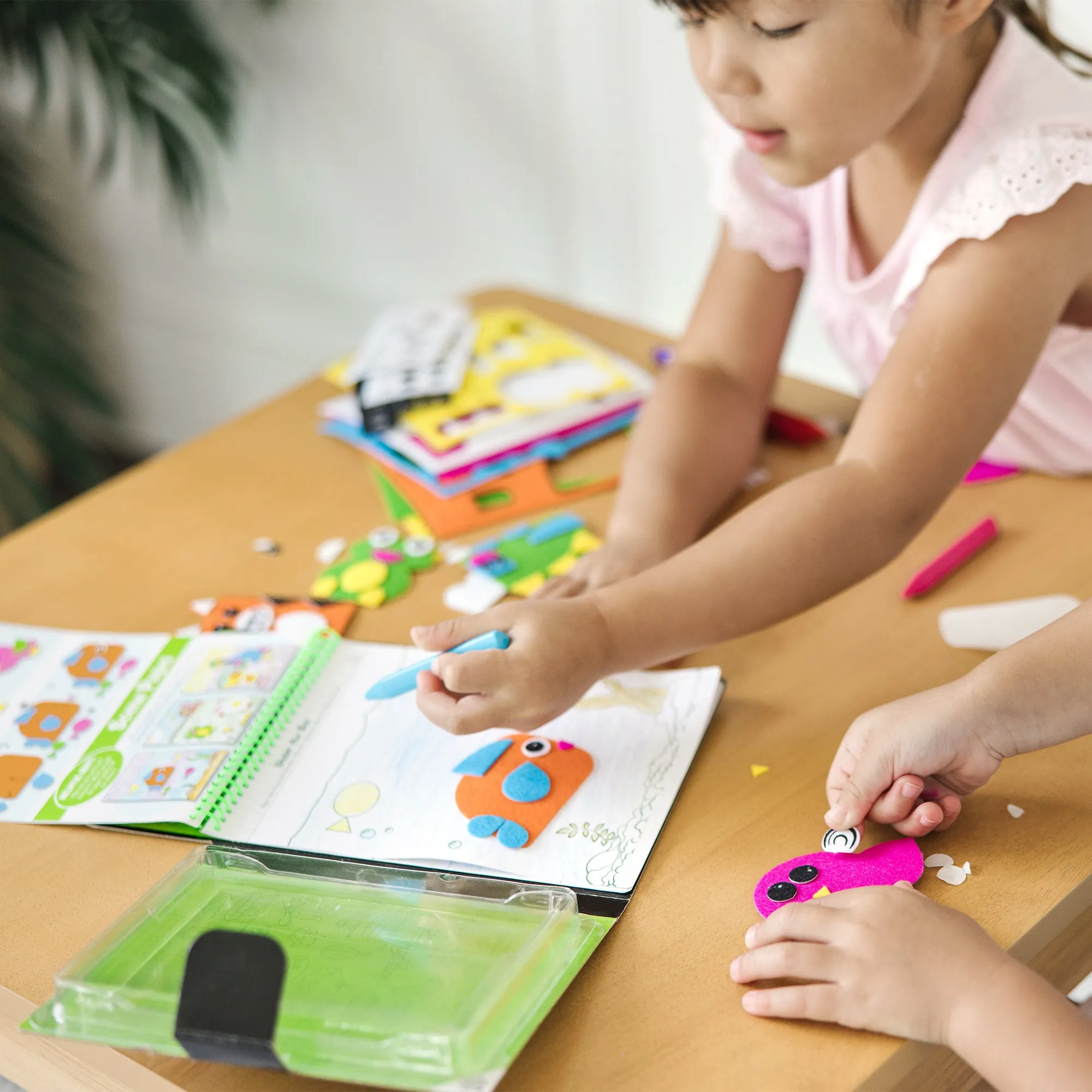 On-the-Go Felt Friends Stickers Craft Activity Set